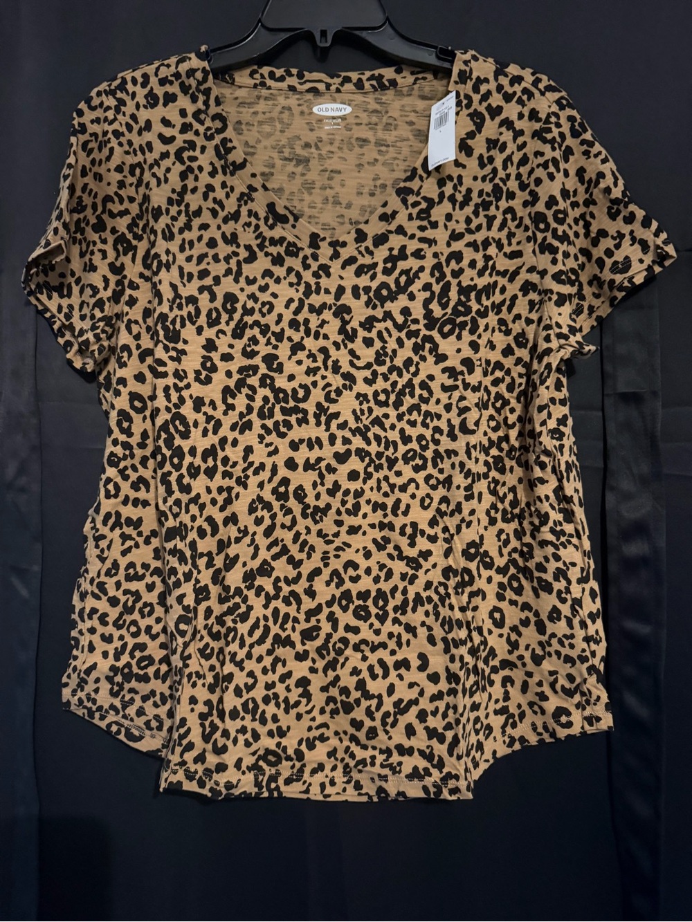 Old Navy Women’s Leopard V-Neck Tee in Tan and Black